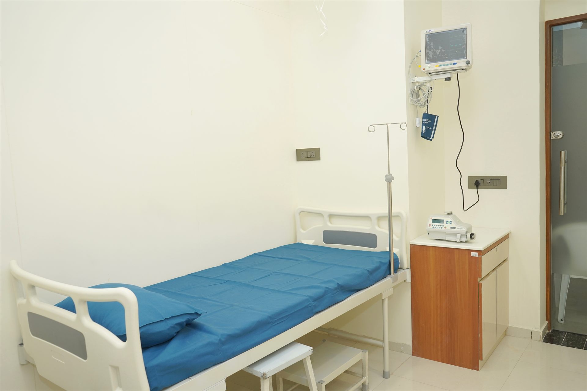 General Medicine emergency care room at Lotus Hospital